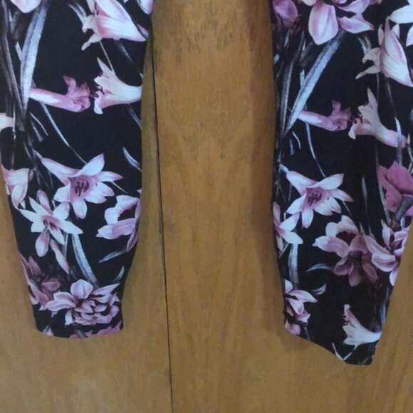 High Waist Floral yoga pants size XL - Picture 7 of 9